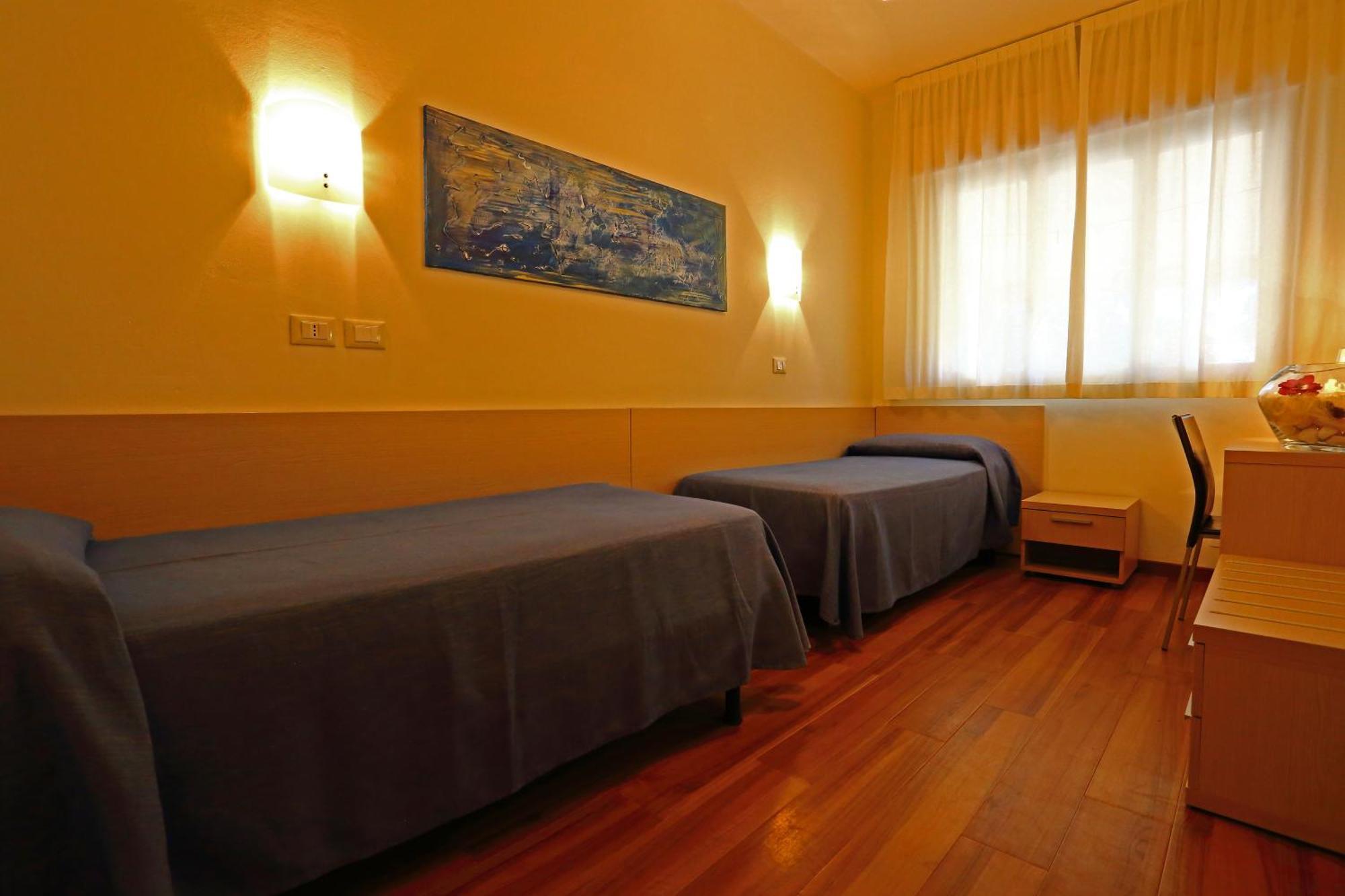 Hotel Castiglione Lignano Sabbiadoro Phòng bức ảnh