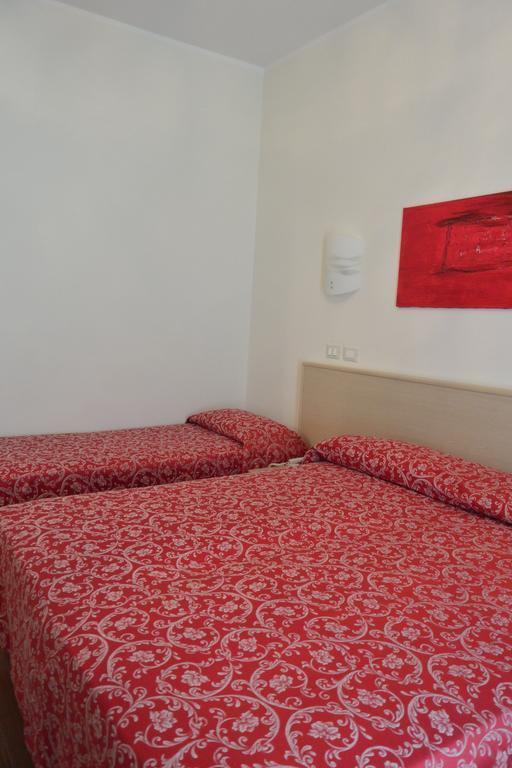Hotel Castiglione Lignano Sabbiadoro Phòng bức ảnh